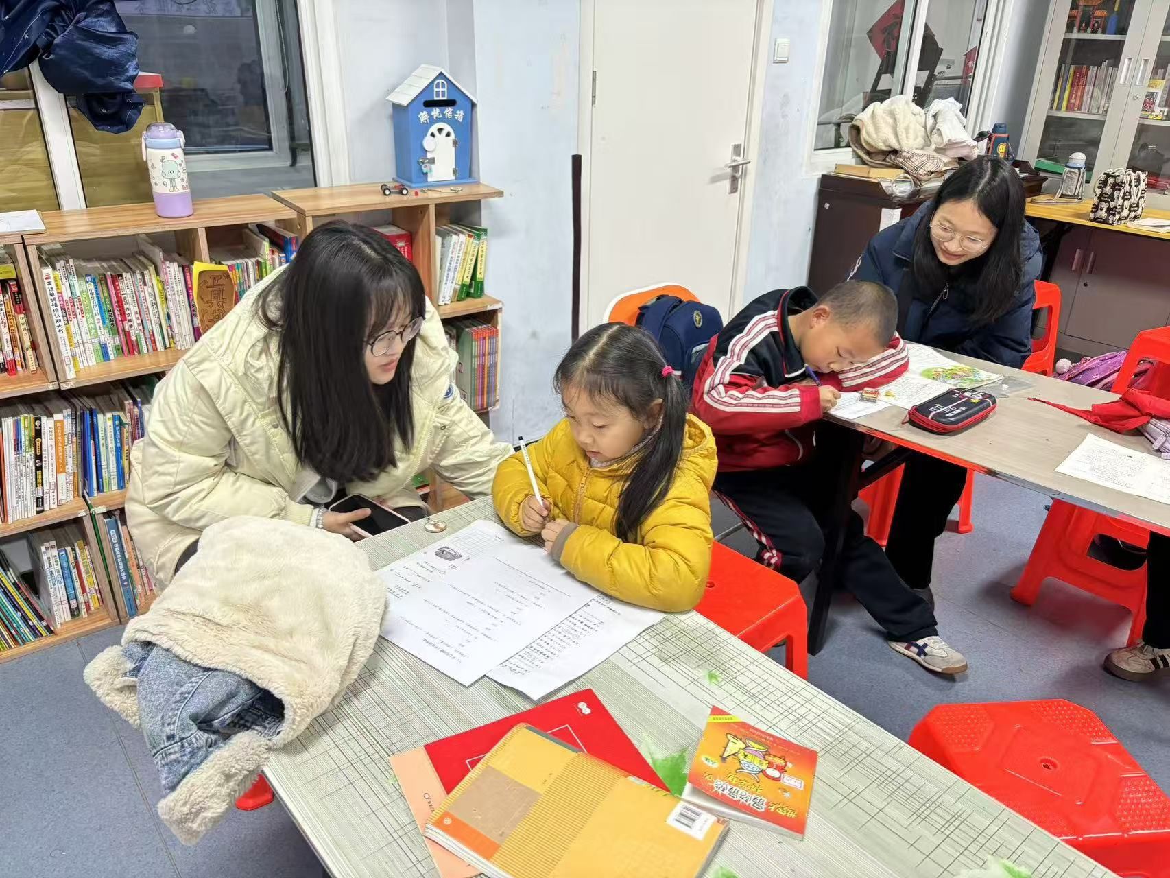 太阳官网青协开展积成社“四点半课堂”活动